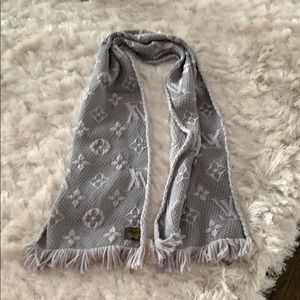 Louis vutton logo mania scarf